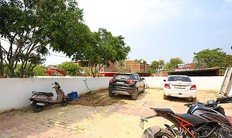 Fabhotel Shivam Palace