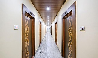 Fabhotel Shivam Palace