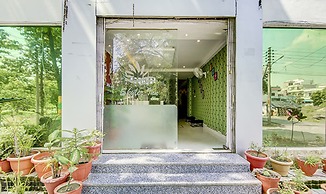 FabExpress Alacia Inn