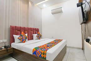 Fabhotel Yellow Leaf