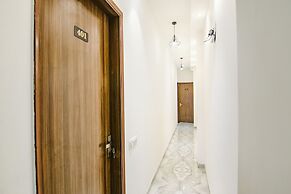 Fabhotel Yellow Leaf