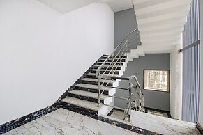 Fabhotel W Grand Suites