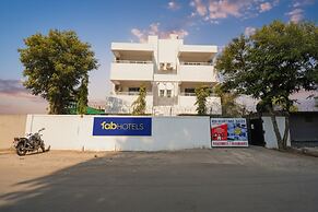 FabHotel Red Velvet & Suites