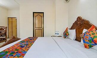 Fabhotel Singh Suite