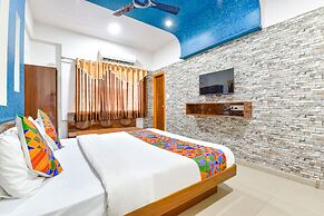 Fabhotel Raj Ratna