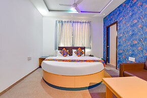 Fabhotel Raj Ratna