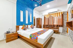 Fabhotel Raj Ratna