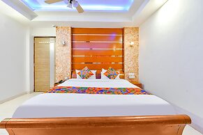 Fabhotel Raj Ratna