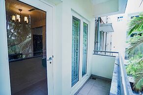 FabHotel Home Tree Service Apartment