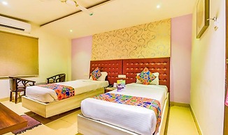 FabHotel Pentagon Next