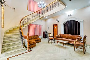 Fabhotel Raka Inn