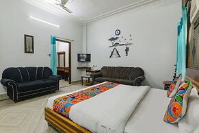 Fabhotel Raka Inn
