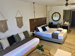 Helios Beach Hotel & Bungalows