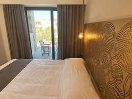 Helios Beach Hotel & Bungalows