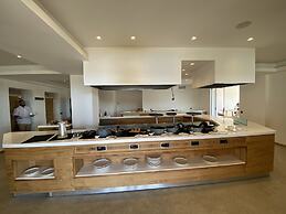 Helios Beach Hotel & Bungalows