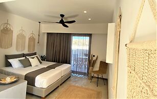 Helios Beach Hotel & Bungalows