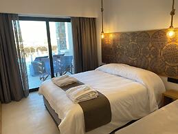 Helios Beach Hotel & Bungalows