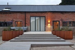 Simple Coastal Luxury Near Southwold Sleeps 10