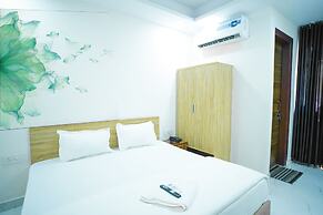 Roomshala 031 Silver Crown Sector 23