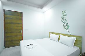 Roomshala 031 Silver Crown Sector 23