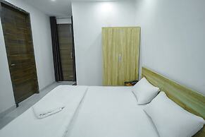 Roomshala 031 Silver Crown Sector 23