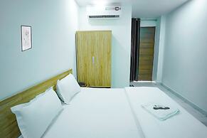 Roomshala 031 Silver Crown Sector 23