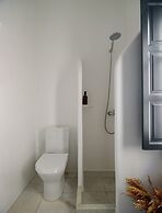 Firalia, Casa In Rock Suites