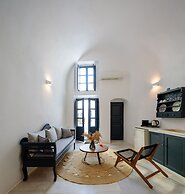 Firalia, Casa In Rock Suites