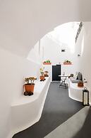 Firalia, Casa In Rock Suites