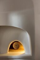 Firalia, Casa In Rock Suites