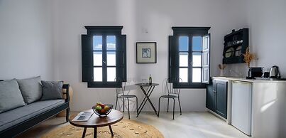 Firalia, Casa In Rock Suites