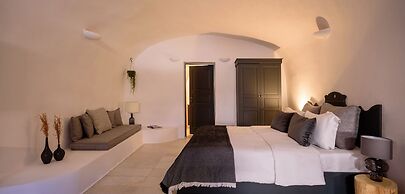 Firalia, Casa In Rock Suites