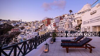 Firalia, Casa In Rock Suites