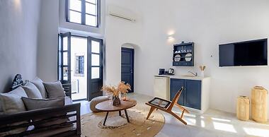 Firalia, Casa In Rock Suites