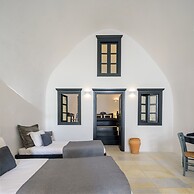 Firalia, Casa In Rock Suites