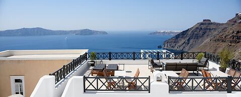 Firalia, Casa In Rock Suites