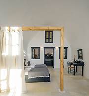 Firalia, Casa In Rock Suites