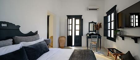 Firalia, Casa In Rock Suites