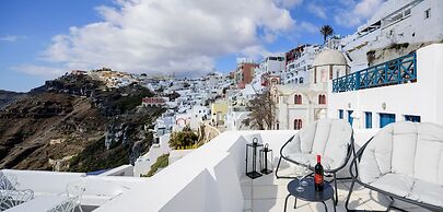 Firalia, Casa In Rock Suites