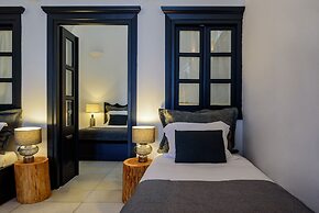 Firalia, Casa In Rock Suites