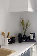 Firalia, Casa In Rock Suites