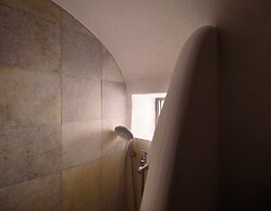 Firalia, Casa In Rock Suites