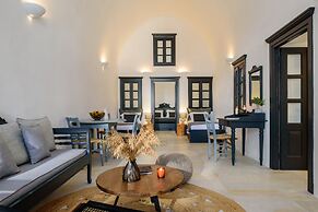 Firalia, Casa In Rock Suites