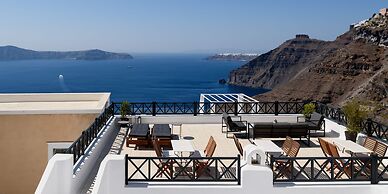 Firalia, Casa In Rock Suites