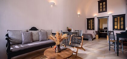 Firalia, Casa In Rock Suites