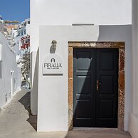 Firalia, Casa In Rock Suites