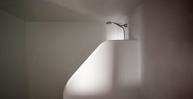 Firalia, Casa In Rock Suites