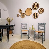 Firalia, Casa In Rock Suites