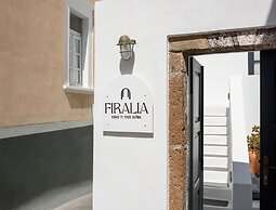 Firalia, Casa In Rock Suites