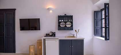 Firalia, Casa In Rock Suites